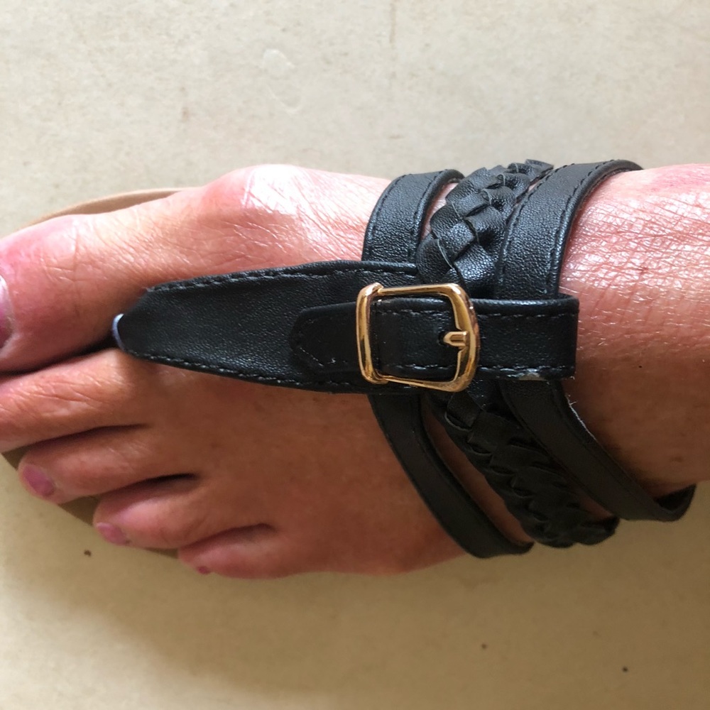 New black sandals - Picture 2 of 2
